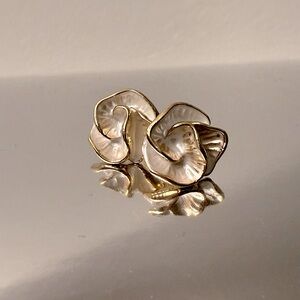 Rose Earrings 0.4in Gold Petal